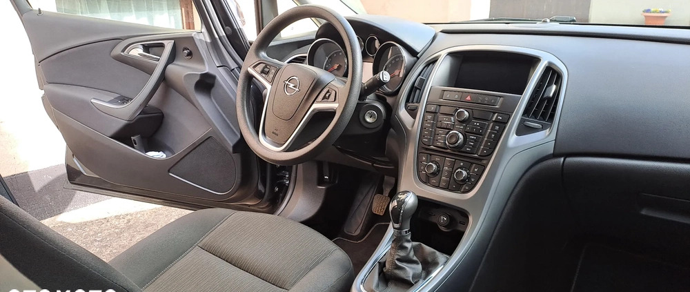 Opel Astra cena 35000 przebieg: 147800, rok produkcji 2013 z Złotów małe 46